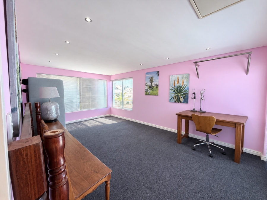 7 Bedroom Property for Sale in Bloubergstrand Western Cape